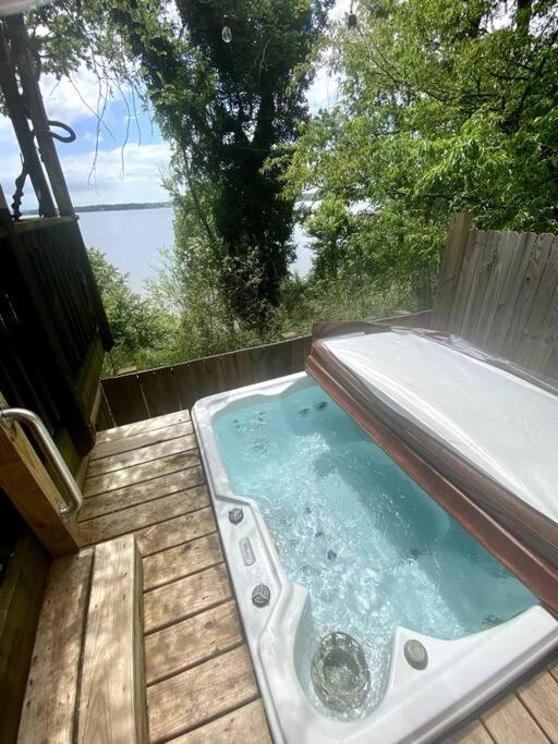 2 Bedroom Newly Renovated Waterfront Home; 10 Min From Mgm & The Gaylord Fort Washington Exterior photo